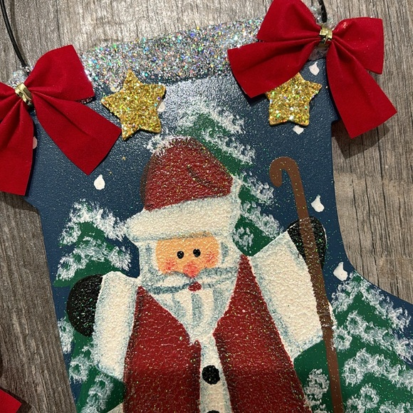 Vintage hand painted wooden Santa Claus stocking door hanging decor (set of 2) - Picture 7 of 13